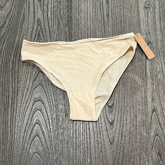 SKIMS Other - NWT Skims Fits Everybody Cheeky Brief High-Cut Leg Mid Waist Sand Medium